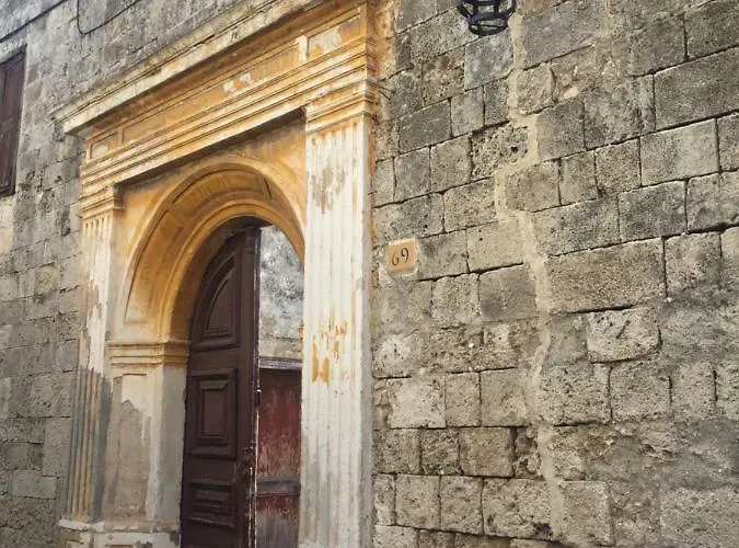 Aramis Boutique House